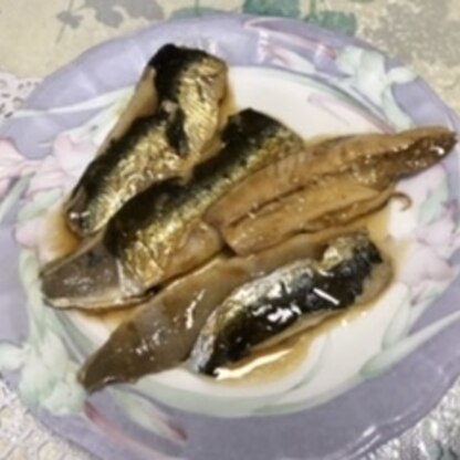 こんにちは。
皮面が表で見た目悪いですが、味はとても美味しかったです。
いわしが10匹350円だったので、常備菜に作りました。
いわし三昧になりそうです。笑。